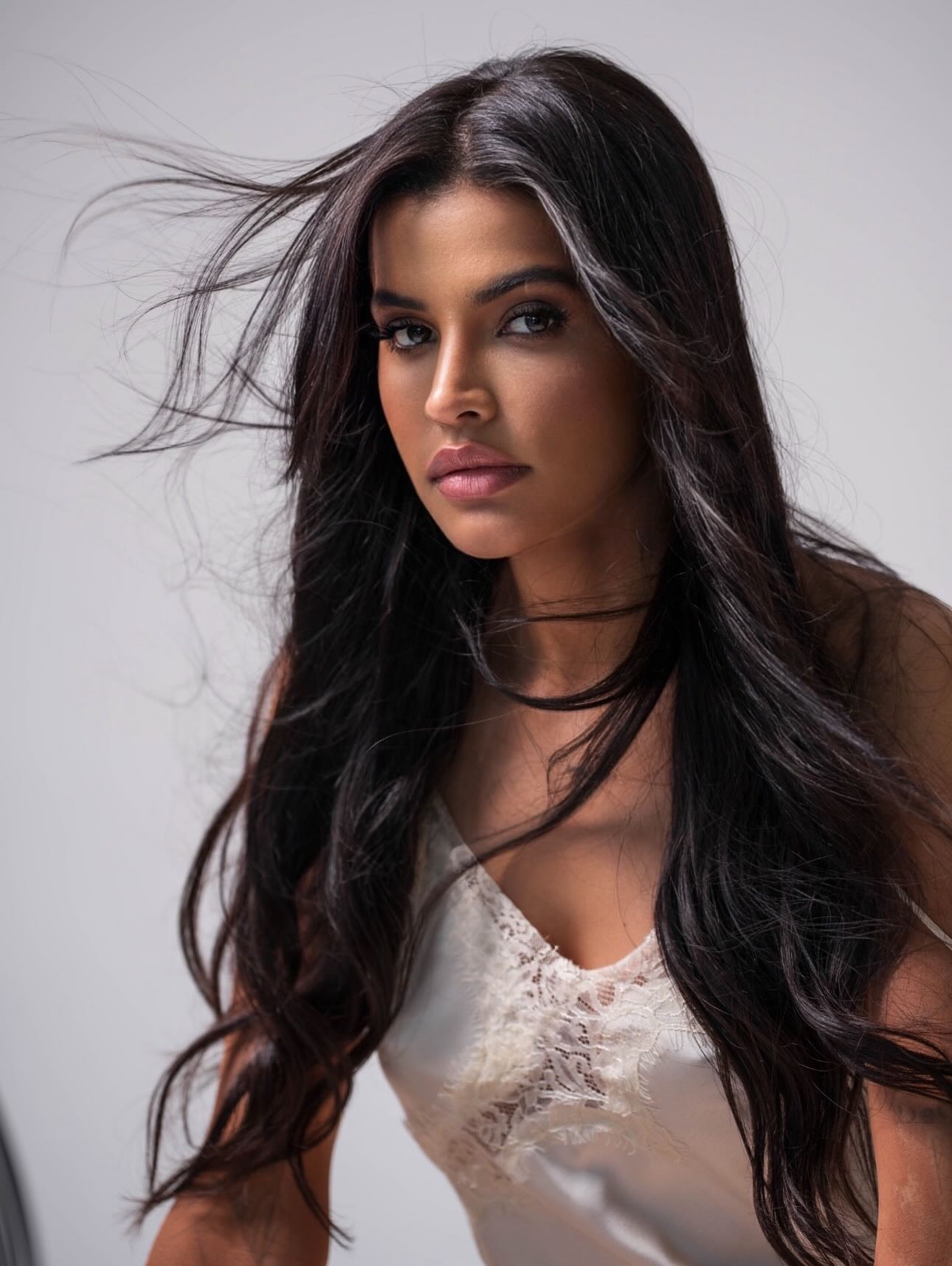 Editorial de cabelo brunette