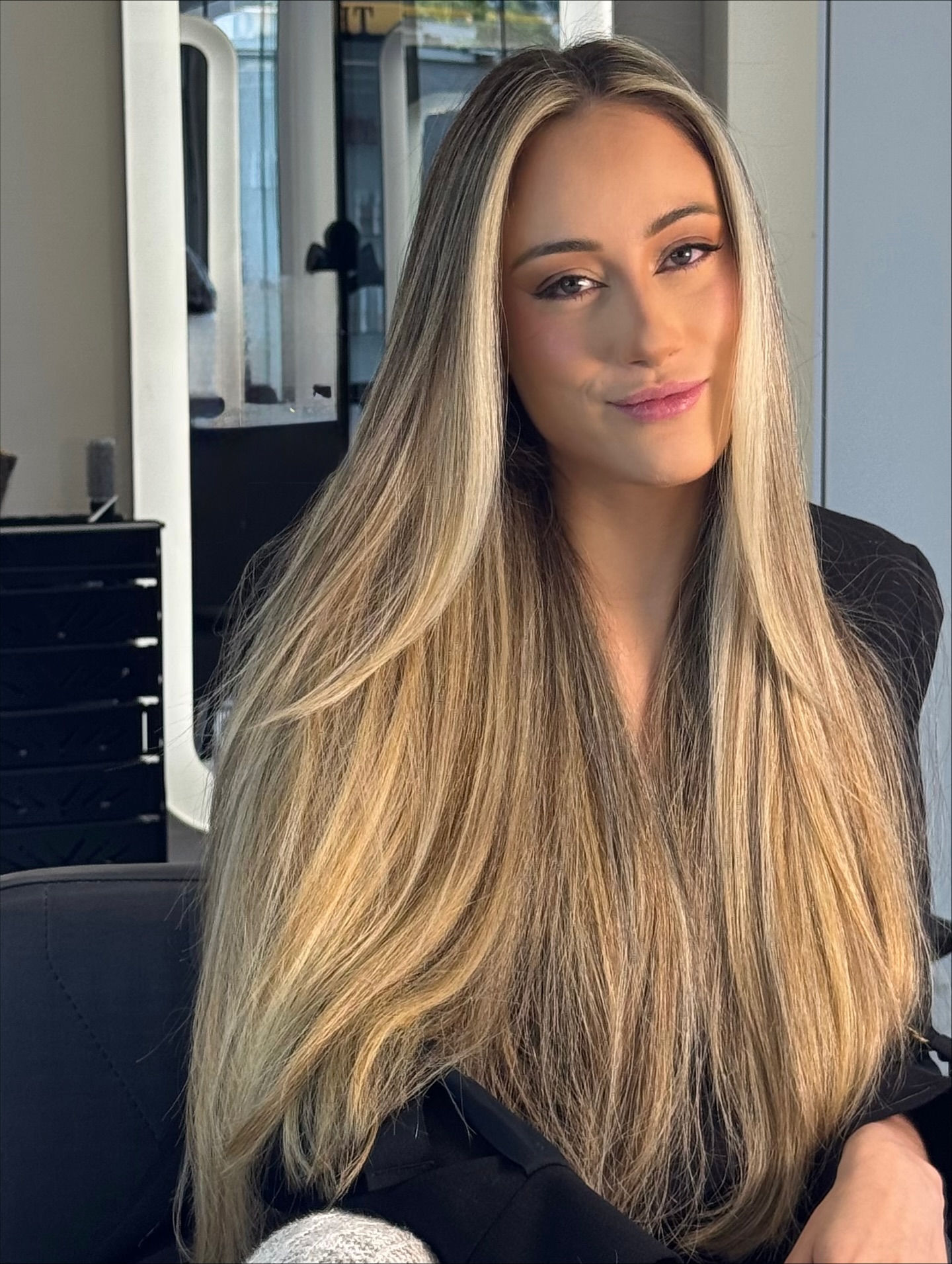 Cabelo longo iluminado e finalizado