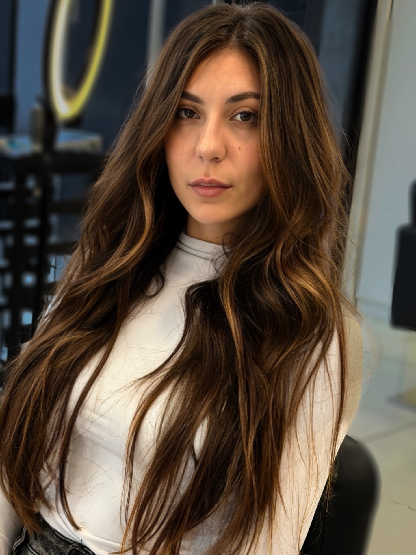 Cabelo moreno longo e saudável